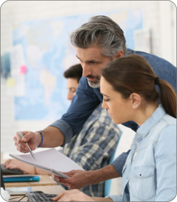 Profissionais que desejam aprimorar sua performance no trabalho